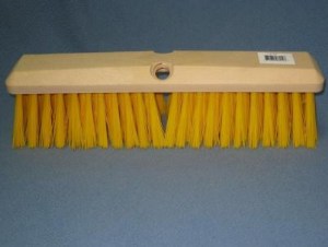 Balai-brosse synthétique jaune 24" - FERME